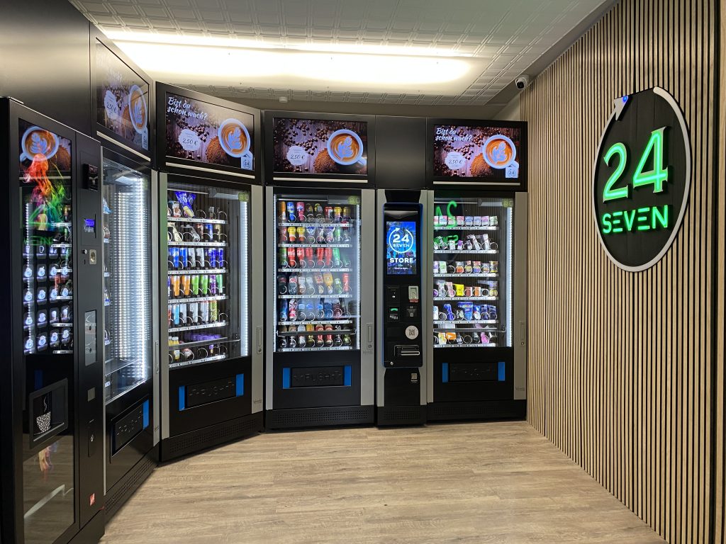 Hybrid-Tankstelle Innenraum mit Self-Checkout - Verpflegungslösung für Ladeparks